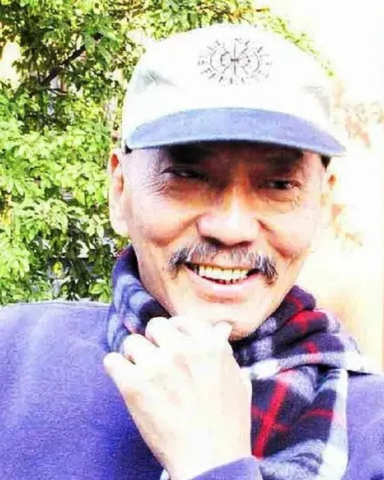 香港著名演员袁祥仁1月1日去世，享年69岁，曾出演《功夫》《武状元苏乞儿》等，向周星驰推销《如来神掌》成为经典