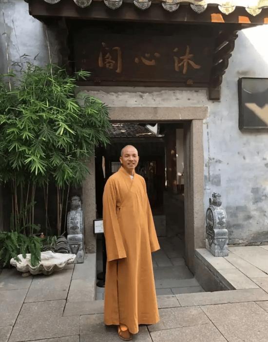 少林寺新住持:开挖机种麦子的方丈