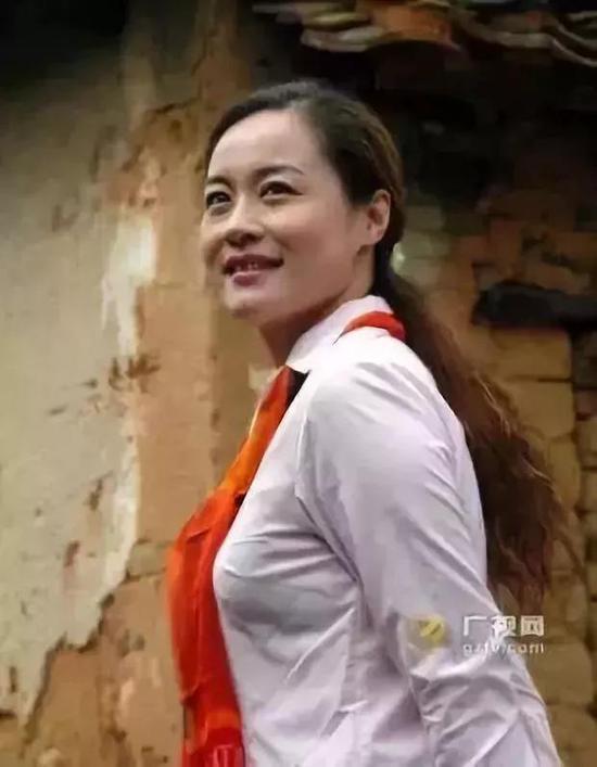 尹捷:曾任广州电视台新闻部副主任、英语频道执行总监、广告部主任。2013年辞职,担任广州汽车集团股份有限公司公关部部长。