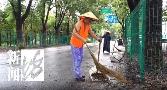 上海“雨大到感觉在下瀑布”，334所学校停课！今天的打工人：“牛马变河马”