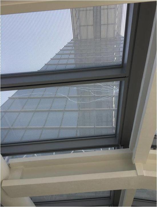 400米高空，两架无人机对撞！上海地标环球金融中心96层平台防水层被砸出坑洞