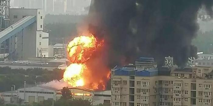 西安一电厂着火 现场有爆炸声黑烟数十米高(图