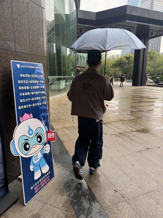 “网红大楼”跌落神坛!巅峰时有近2万张门禁卡,被污名后租客不敢租了,房价租金直跌