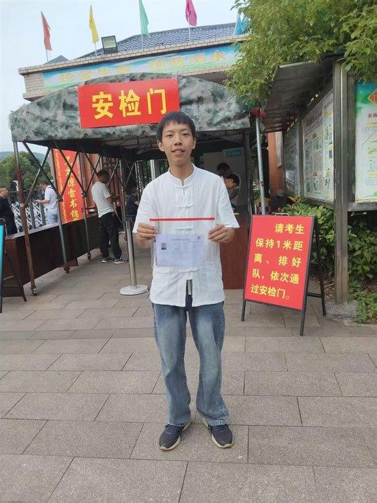 00后小伙“朱雀玄武”称以后就叫周景明,不再申请改名,父亲:是好事