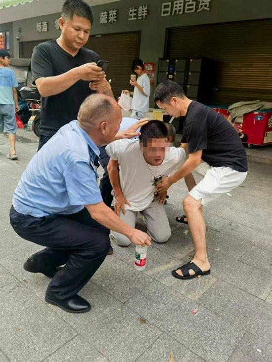 湖南耒阳一男子持刀伤人,警方通报:致2死3伤,凶手已被抓