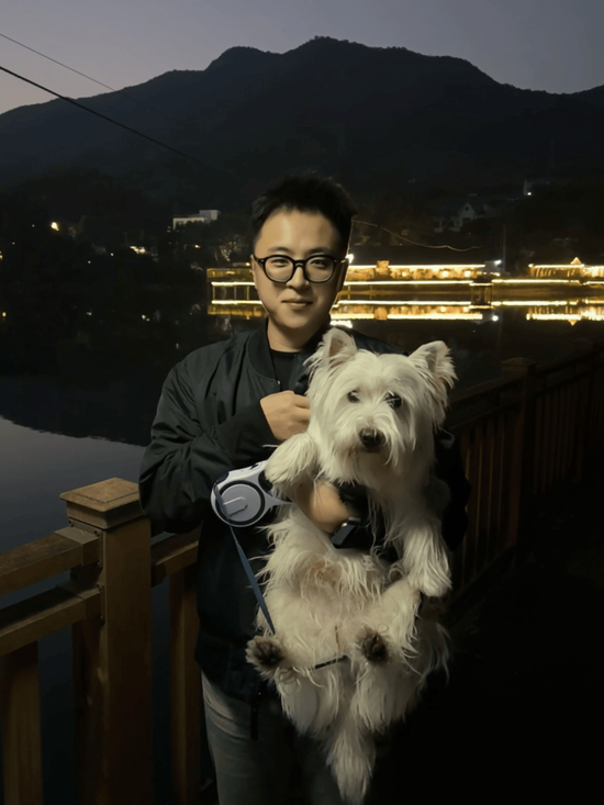 “史上最严”养犬新规今起施行 养犬人自研遛狗神器防被讹