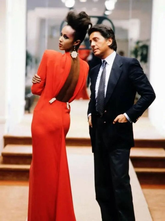 知名时尚设计师瓦伦蒂诺去世，享年93岁，曾创办华伦天奴，意大利总统和总理悼念：意大利失去了一位传奇人物