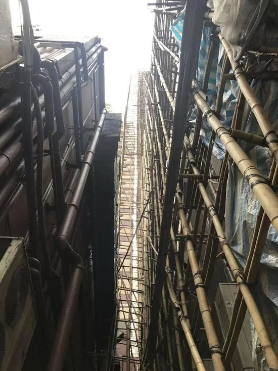 香港大埔火灾已致94人遇难 竹棚架是否该为宏福苑大火“负责”，香港为何仍在使用？多方人士解答