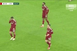 近7场6负!利物浦大轮换0-3水晶宫联赛杯出局 萨尔双响