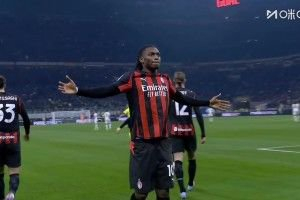 联赛12轮不败！米兰1-0拉齐奥先赛暂登顶 莱奥破门囧叔补时染红