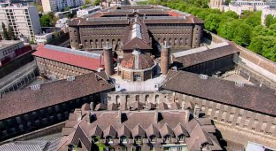 法国前总统萨科齐入狱:监狱“房龄”158年,曾被批老鼠滋生、皮肤病泛滥
