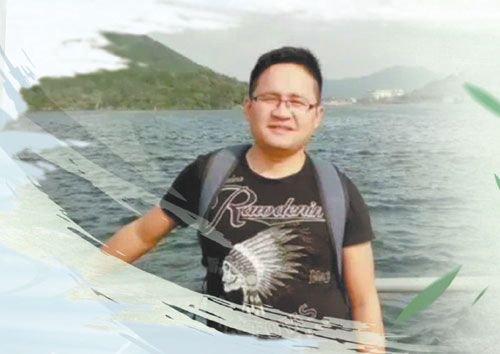 湍急江水中 他用生命托举落水儿童