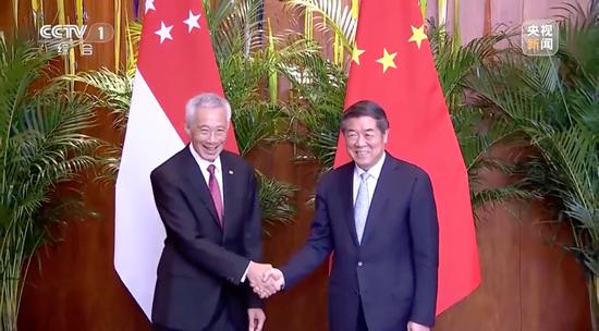 李显龙专程到苏州看望“长大了的孩子”