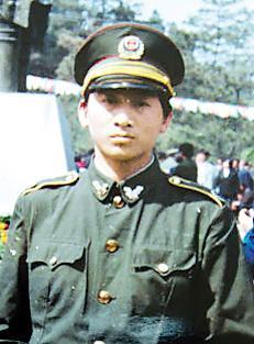赵宏伟警装照。