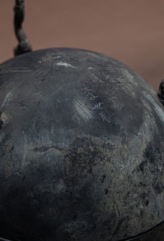 绵阳市博物馆展出战国青铜器刻“李世民”?馆方回应:系文物流转中被刻字