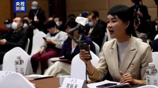 贺娇龙走了，她最后一条朋友圈：“若为热爱，便所向披靡”