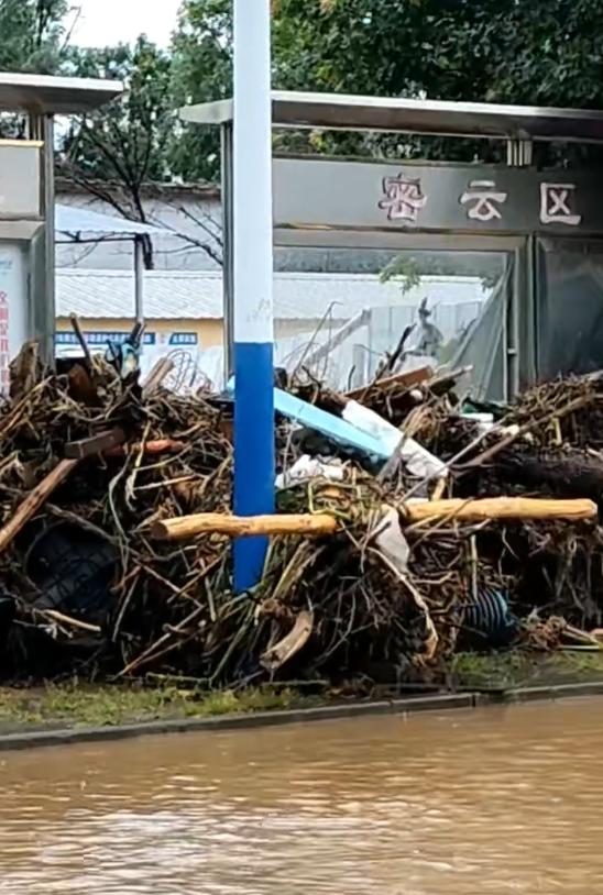 “水势太猛,好吓人!”北京密云居民讲述水灾:60多岁第一次见这么大水,已平安转移