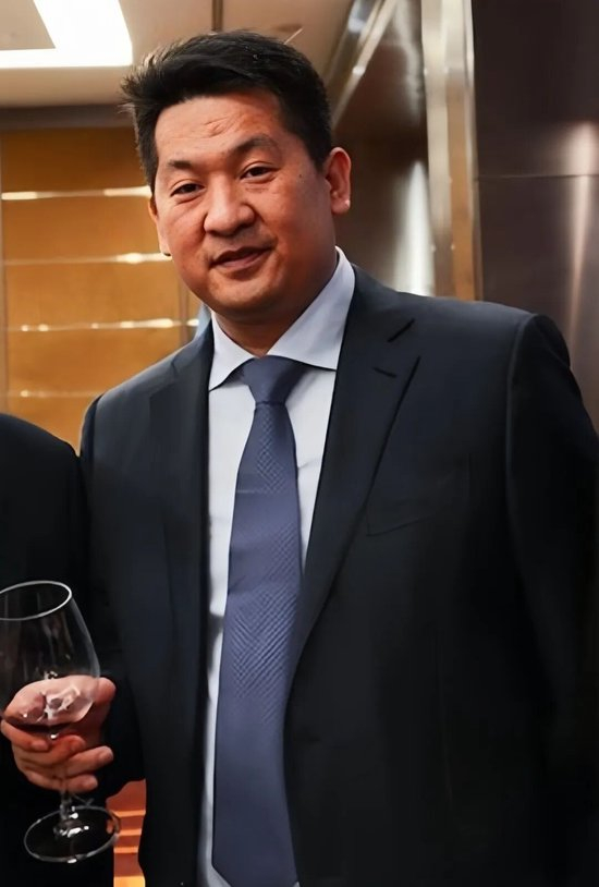 2.7万亿资金，33万名赌客，他的贪婪到头了