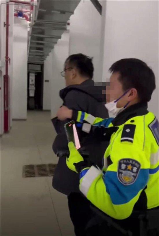 信阳一副镇长开套牌车被抓现行后打人?官方:套牌属实,已介入调查