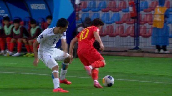濒临出局!国少1-2遭乌兹别克斯坦逆转 张城瑞破门后防两度漏人