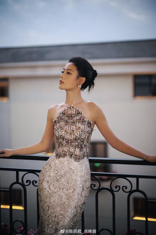 她们,拟破格晋升一级演员(正高级)