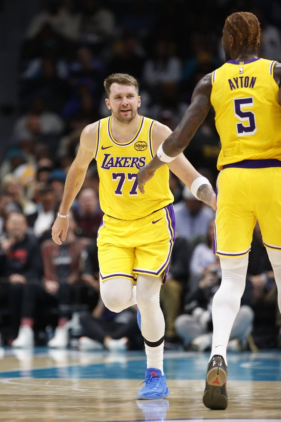 原来是备胎！东契奇初到湖人后列出了5个中锋目标 艾顿并不在其中