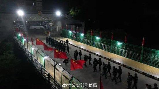 明国平、明珍珍等3人被抓，已移交中国公安！现场视频曝光！缅北当地消息：明学昌豪宅也被炸毁