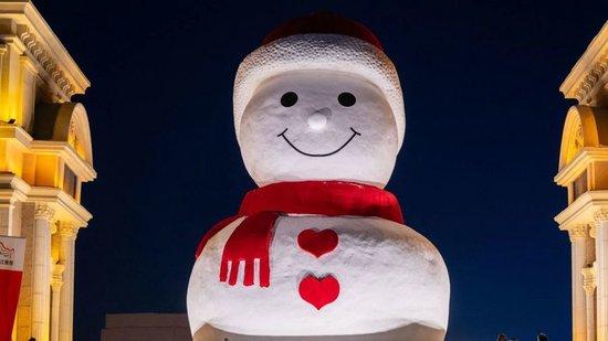 马英九体验雪雕:“这是我第一次穿得像北极熊”