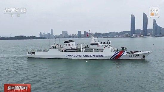 中国海警东沙舰,现身黄岩岛