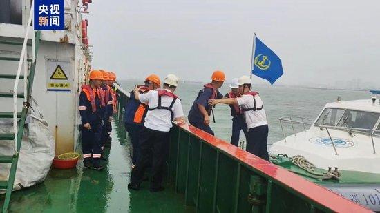 台风致客运航线陆续停航 广西疏散涠洲岛游客近万人