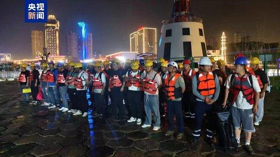 台风致客运航线陆续停航 广西疏散涠洲岛游客近万人