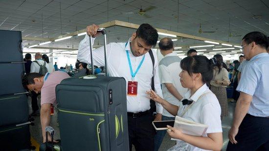 “卖给我们!”在这里,外商抢着做独家代理