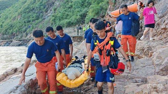 雨霁抢通“生命线”:徒步3小时,挺进“孤岛”碾子湾