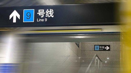 座位去哪了?上海地铁9号线拆除部分座位,增加乘客站立面积