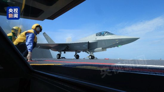 独家视频丨福建舰开展入列后首次海上实兵训练