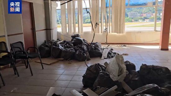 现场直击丨委空军基地遭美袭击后 导弹碎片四散