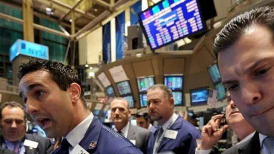 英伟达涨近3%,挪威邮轮暴泻超10%,美债遭猛烈抛售,金银冲高回落