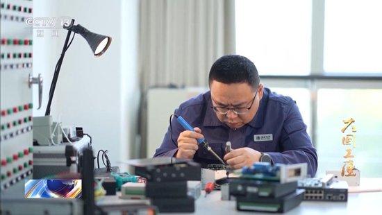 欧洲遭遇大停电,中国一位电工意外“红”了