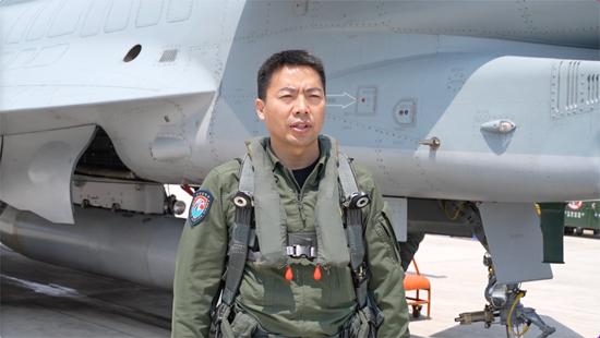 空军首次在院校组织实施空中加油专项训练