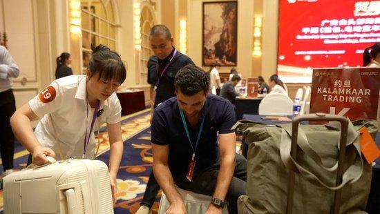 “卖给我们！”在这里，外商抢着做独家代理
