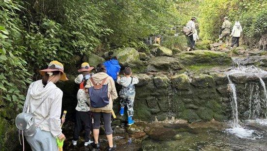 八岁遇难男童父母发声，“当天改变登山路线”