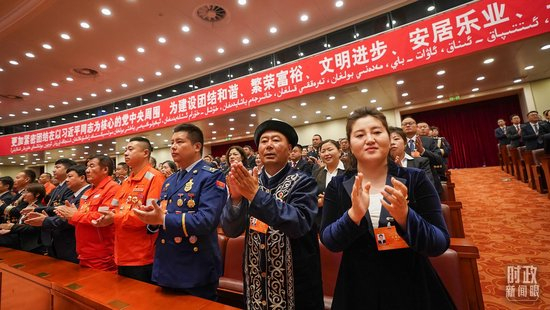 时政新闻眼丨习近平出席庆祝大会,新疆之行蕴含深远考量