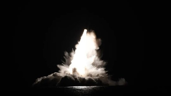 张思南：五天四射洲际导弹，美国人终究看懂了“九三阅兵”