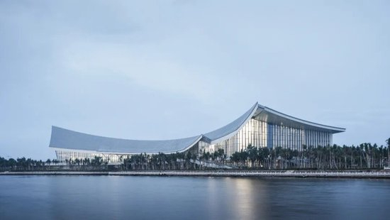 他把30万同胞的血泪，刻在大地上