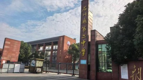 一起家校矛盾，冲突到“裂开”