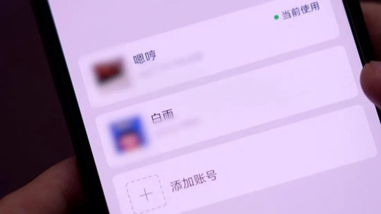 男子冒充飞行员同时与100多名女性暧昧,称为保护歼-16受伤,一人分饰3个角色用私密视频敲诈勒索“女友”,被抓时还穿着体能训练服