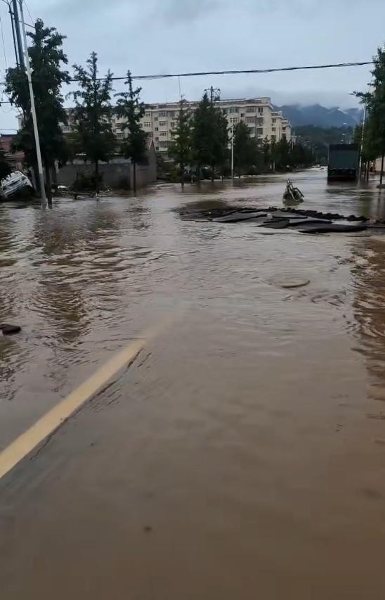“水势太猛,好吓人!”北京密云居民讲述水灾:60多岁第一次见这么大水,已平安转移