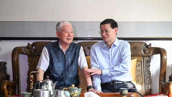 新任辽宁省委书记许昆林，看望慰问正省级老同志