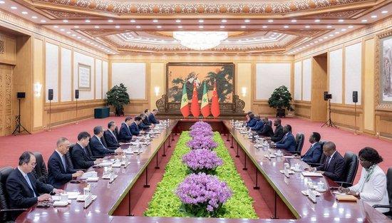 习近平会见塞内加尔总理松科