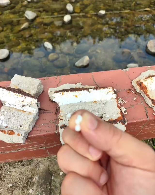 河道栏杆破损露出泡沫内芯?网友怀疑“豆腐渣”工程,相关方回应正核实